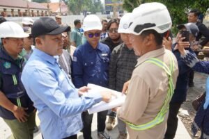 Sidak Proyek Pembangunan Alun-alun Sidoarjo Yang Acak Acakan, Bupati Subandi Temukan Banyak Kekurangan