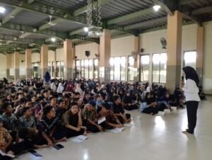 Polresta Sidoarjo Sosialisasikan Anti Bullying di SMP Al Islam Krian