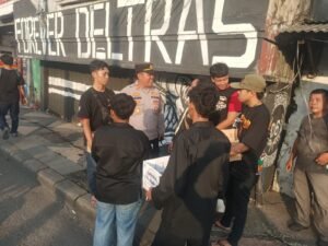 Kapolsek Gedangan Kawal Penggalangan Dana Suporter Deltras Forever untuk Korban Bencana Aceh–Sumatra