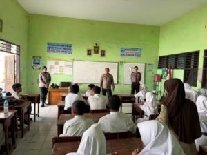 Kasipropam Polresta Sidoarjo Jadi Pemateri Kelas Inspiratif Dies Natalis ke-39 SMPN 3 Krian