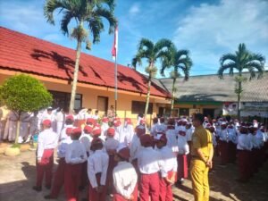 Kapolsek Nongkojajar Jadi Pembina Upacara, Tekankan Bijak Bermedsos dan Jauhi Narkoba