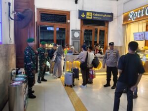 Sambut Libur Nataru, Sinergitas TNI-Polri Pastikan Keamanan Stasiun Kereta Api