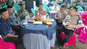 Bersinergi,Kapolsek dan Danramil Gedangan Hadiri Puncak Ruwat Desa Keboan Anom