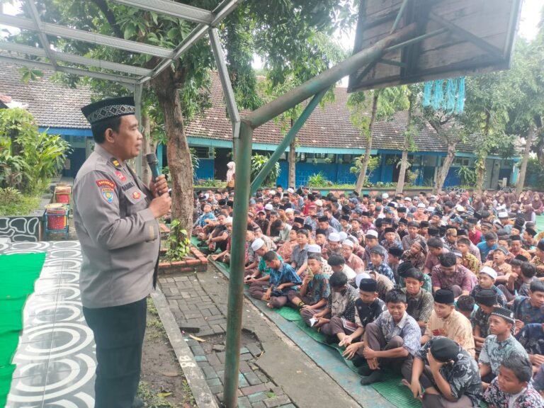 Satbinmas Polres Pasuruan Gelar Istighosah dan Penyuluhan Harkamtibmas di SMPN 2 Beji