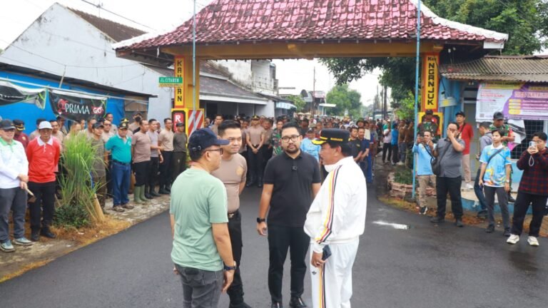 Kapolres Nganjuk dan Puluhan Anggota Turun Langsung, Dukung Gerakan Indonesia ASRI Bersihkan Sungai