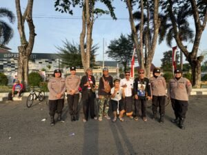 Polwan Polresta Sidoarjo Humanis Amankan Car Free Day Alun-alun Sidoarjo