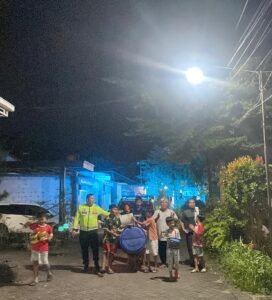 Jaga Kekhusyukan Ramadan, Satlantas Polres Pasuruan Gelar Patroli Sahur dan ‘Gugah-Gugah’ Bareng Warga