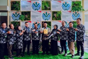 Kado Ultah, Gresik Masuk 35 Daerah Peraih Penghargaan Kinerja Pengelolaan Sampah Sertifikat Menuju Kabupaten Bersih.