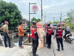 Sat Samapta Polres Pasuruan Patroli Asmara Senja di Gempeng–Bangil, Pedagang Takjil Dihimbau Jaga Kamtibmas