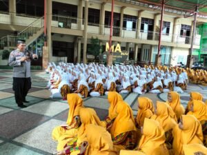 Polisi Edukasi 567 Santriwati Pondok Pesantren Wachid Hasyim soal AI, Narkoba dan Medsos
