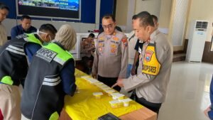 Tegas dan Bersih! Puluhan Personel Polres Nganjuk Jalani Tes Urin Mendadak, Pastikan Bebas Narkoba