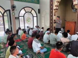 Safari Jumat Ramadhan, Satbinmas Polres Pasuruan Ajak Warga Jaga Kerukunan dan Tolak Kriminalitas