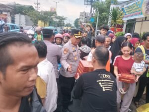Polsek Gedangan Bersama DNY Skin Care dan Komunitas Disabilitas Berbagi 150 Paket Takjil