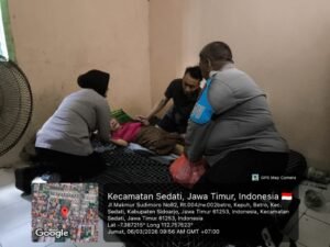 Jumat Berkah Polsek Sedati Patroli Sambil Bagikan 150 Paket Sembako kepada Warga Kurang Mampu di Bulan Ramadhan