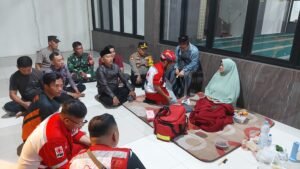 Miris! Rumah Warga di Perum Surya Regency Ambruk Disapu Angin, Polisi dan BPBD Langsung Bantu Korban