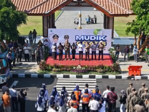 Ribuan Pemudik Diberangkatkan Bupati dari Pendopo, Pemkab Sidoarjo Siapkan 28 Bus untuk 5 Rute Favorit