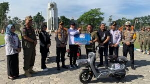 Bupati Subandi Apresiasi Bantuan 3 Unit Sepeda Listrik dari CSR untuk Satpol PP Sidoarjo