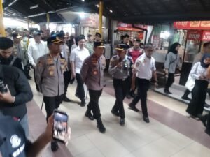 Kapolri Sidak Pos Pelayanan Lebaran Terminal Bungurasih, Pastikan Arus Mudik Aman dan Lancar