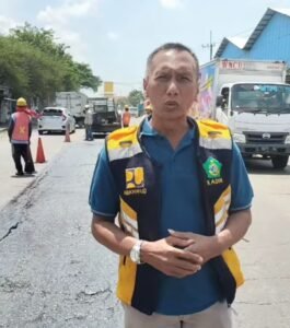 Tak Peduli Hari Libur dan Puasa, Kadin PUBMSDA Muh. Mahmud Turun Langsung Awasi Pengaspalan Jalan di Lingkar Timur