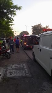 Tiga Pengendara Motor Terlibat Laka Lantas di Depan Mako Pasmar Gedangan, Tiga Korban Dilarikan ke RS
