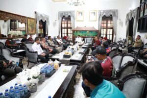 Gebrakan Bupati Subandi: Anak Buruh Sidoarjo Dapat Kuota Sekolah Negeri