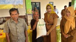 Wabup Sidoarjo Salurkan Bantuan Pangan kepada 1.600 KPM di Kecamatan Wonoayu