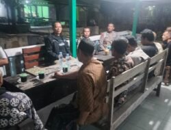 Perkuat Cooling System dan Aktivasi Satkamling, Kapolsek Jabon Sambang Pos Kamling Desa Kedung Cangkring 