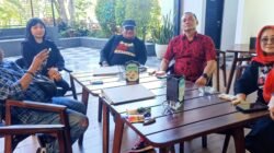 Ngopi Bareng Penuh Keakraban, Kasat Narkoba Polres Pelabuhan Tanjung Perak Pererat Silaturahmi dengan Media dan LSM