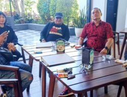 Ngopi Bareng Penuh Keakraban, Kasat Narkoba Polres Pelabuhan Tanjung Perak Pererat Silaturahmi dengan Media dan LSM