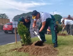 Peringati Hari Lingkungan Hidup Sedunia, Kasat Pol PP Sidoarjo Dukung Gerakan Tanam Sejuta Pohon Pucuk Merah di Juanda