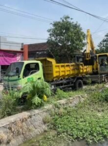 DPUBMSDA Sidoarjo Gerilyakan Tim Satgas Normalisasi Sungai ke Desa Desa