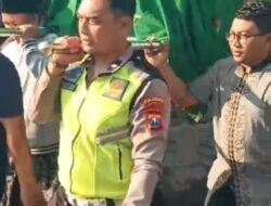 Bhabinkamtibmas Polsek Krian Takziah dan Antar Jenazah Warga