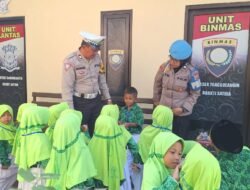 Polsek Tanggulangin Sambut Kunjungan MATSAMA MI Al Hikmah Kalidawir, Kenalkan Profesi Polisi Sejak Dini