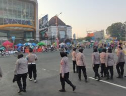 Pengamanan Humanis Polwan Polresta Sidoarjo di Car Free Day Alun-alun