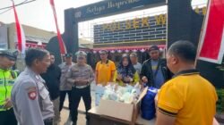 Polsek Waru Gelar Jumat Berkah, Bagikan 150 Paket Makanan dan Minum Ke Pengguna Jalan