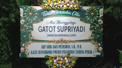 Kasat Narkoba Polres Pelabuhan Tanjung Perak Sampaikan Duka, Kirim Karangan Bunga untuk Wartawan Gatot Supriyadi