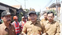 Sidak Betonisasi Jalan Tambak Cemandi, Bupati Subandi Tekankan, Pentingnya Percepatan sekaligus Kualitas Hasil Pembangunan