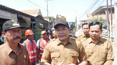 Sidak Betonisasi Jalan Tambak Cemandi, Bupati Subandi Tekankan, Pentingnya Percepatan sekaligus Kualitas Hasil Pembangunan