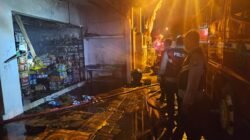 Kebakaran Rumah dan Toko Sembako di Pagerwojo, Polisi Bantu Evakuasi