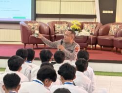 Polresta Sidoarjo Berikan Edukasi Dasar AI kepada Siswa SMAN 2 Sidoarjo