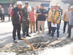 Tinjau Betonisasi di Krian, Bupati Sidoarjo Warning Kontraktor Agar Percepat Pekerjaan