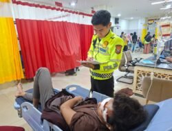 Adu Banteng di Jalan Raya Waru, Dua Pengendara Motor Terluka dan Dilarikan ke Rumah Sakit