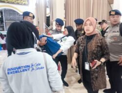 Polisi Sidoarjo Bantu Evakuasi dan Dampingi Santri Korban Keracunan