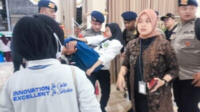 Polisi Sidoarjo Bantu Evakuasi dan Dampingi Santri Korban Keracunan