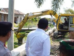 Antisipasi Banjir, Bupati Subandi Kerahkan 5 Alat Berat untuk Normalisasi Sungai di Tanggulangin dan Candi
