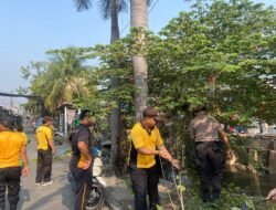 Tak Tunggu Banjir Datang, Polsek Tulangan Bersama Forkopimka Bersihkan Saluran Air dan Sungai