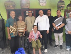 Bupati Subandi Bantu Perbaikan Rumah dan Serahkan Kursi Roda di Buduran