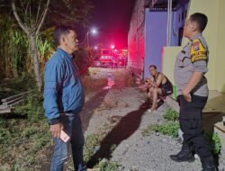 Polisi Bersama Masyarakat Padamkan Karhutla di Lahan Tebu Desa Popoh