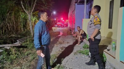 Polisi Bersama Masyarakat Padamkan Karhutla di Lahan Tebu Desa Popoh