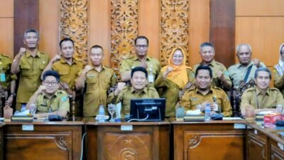 Bupati Subandi Minta Banjir, Jalan Rusak, hingga Sampah di Tulangan Ditangani